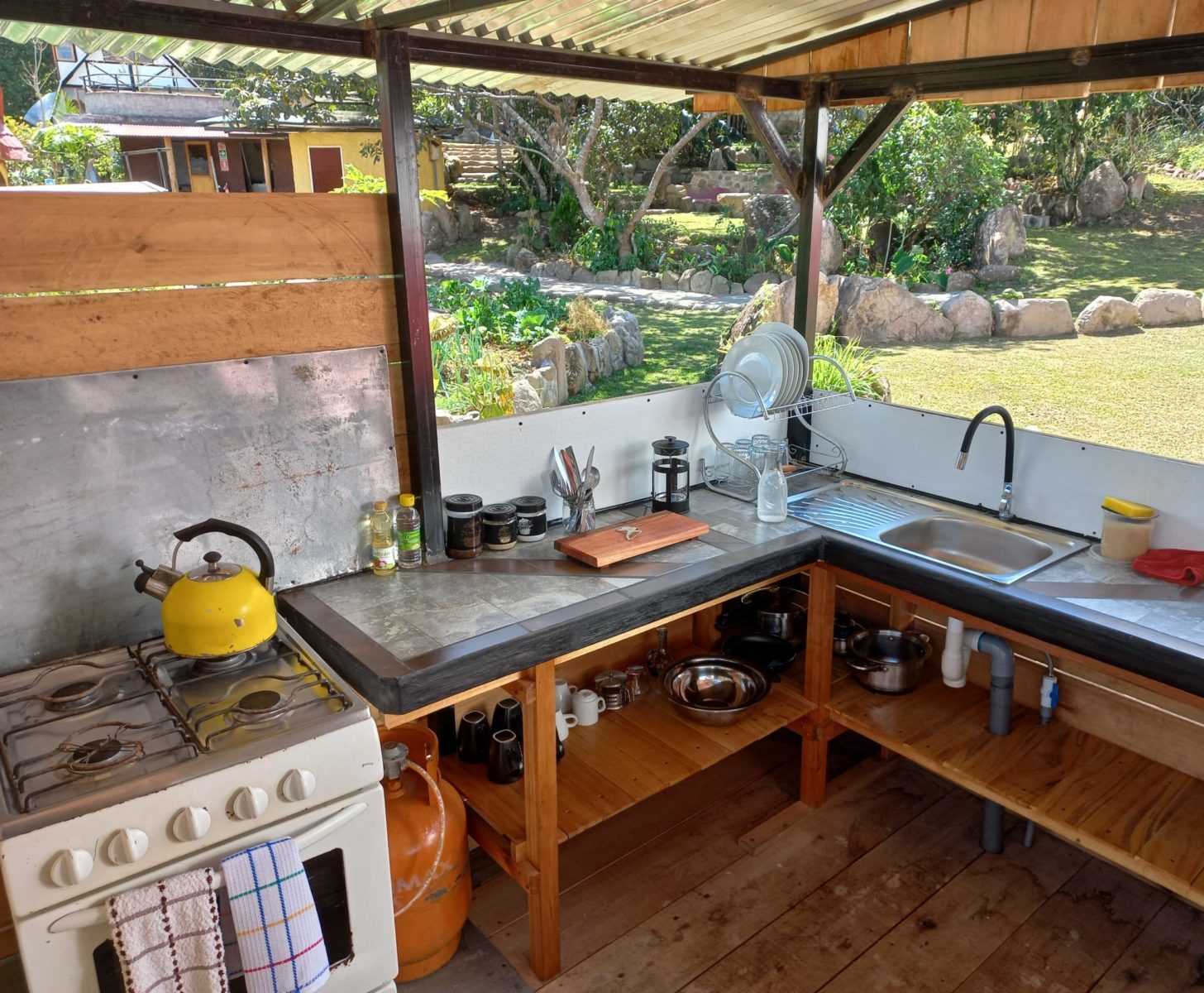 biosfera lodge cocina compartida menage basico glamping